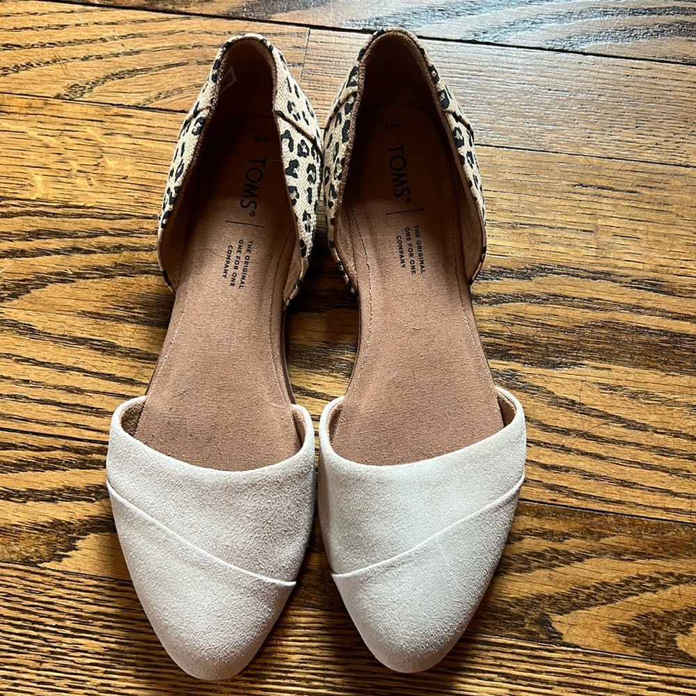 NWOT. Toms leopard flats.